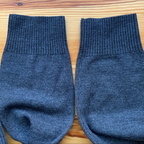 Banana Republic Grey 100% Extra Fine Merino Wool V-Neck Sweater - Picture 7 of 8